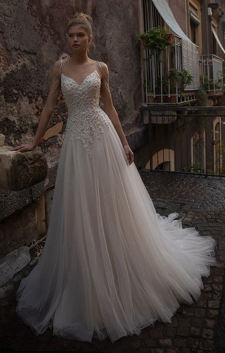 V-neck A-line Tulle Wedding Dresses with Appliques and Beading  ,Fashion Custom made Bridal Dress PDW068