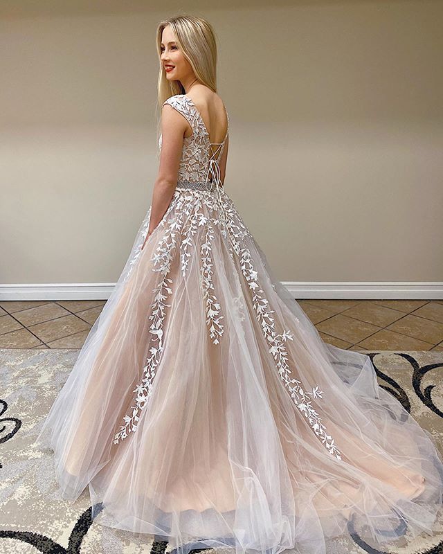 Ball Gown Long Prom Dresses with Appliques and Beading Fashion Formal Dress BP005